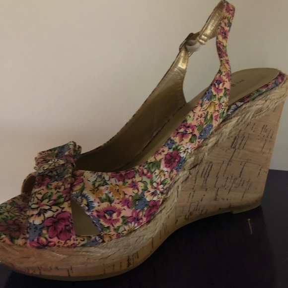 Steve Madden floral wedges size 7.5 - Picture 3 of 4